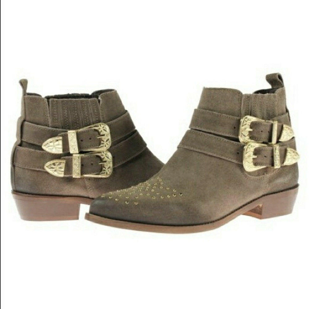🎉HP! Steve Madden Nann suede ankle boot Size 9M